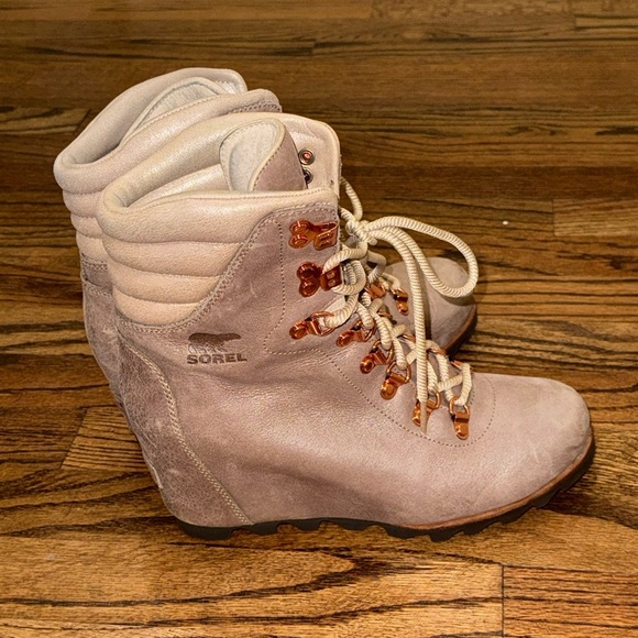 Sorel Womens size 9 Conquest Holiday Wedge Boots - Picture 2 of 6